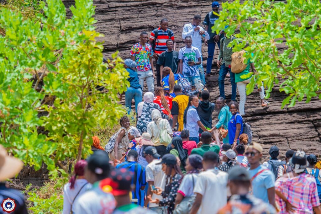 Photo des étudiants dômes de Fabédougou