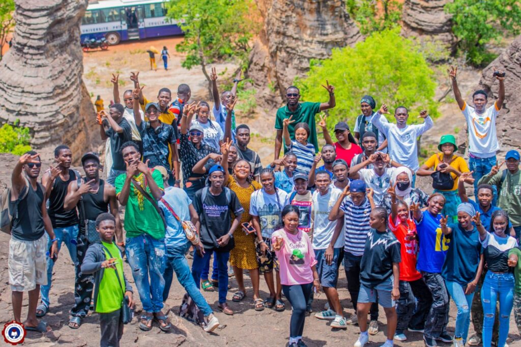 Photo des étudiants dômes de Fabédougou